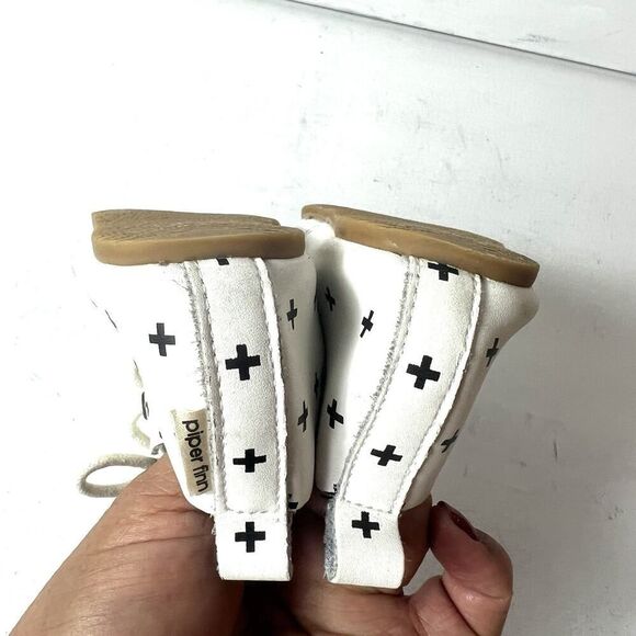 Piper Finn Little Kids Infants 7 Soft Leather White Cross Print Moccasin Lace Up - Picture 8 of 13